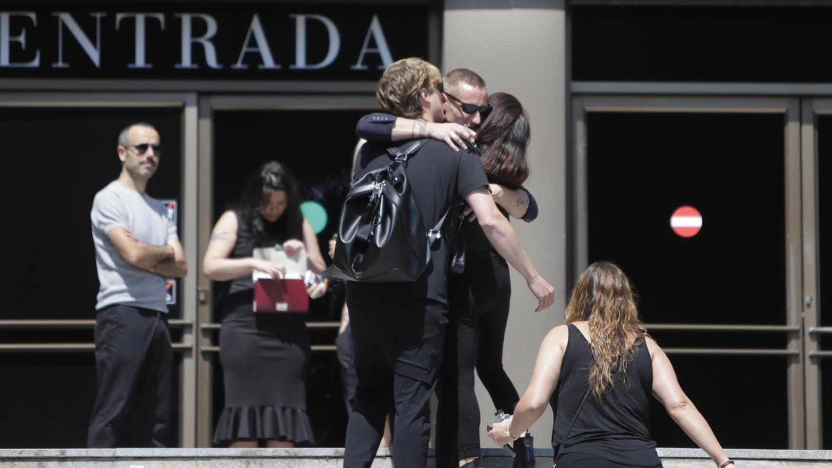 Lágrimas, dolor y tristeza en la capilla ardiente de David Delfín