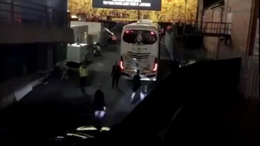 James Rodríguez subiendo al autobús