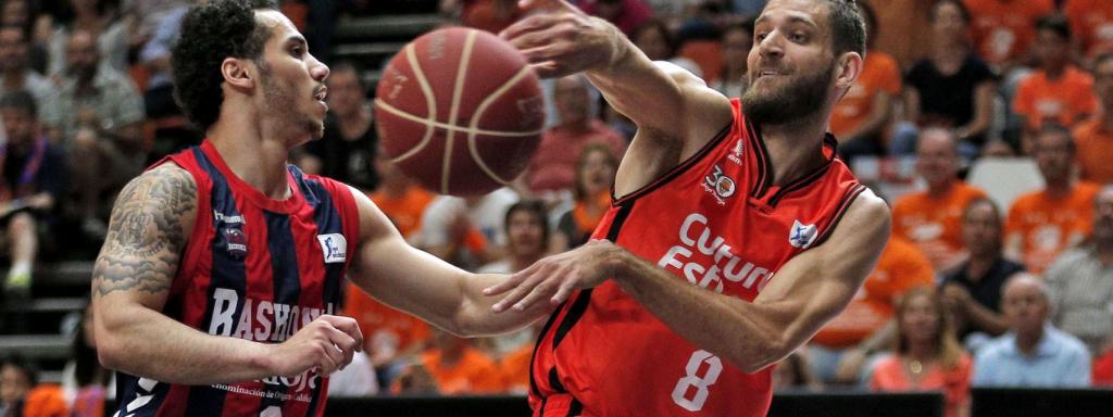 Larkin y Diot durante el tercer partido de la serie.