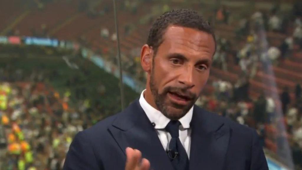 Rio Ferdinand carga contra Ramos