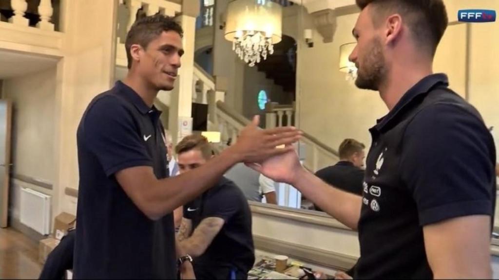 Varane llega a la concentración con Francia. Foto: fff.com