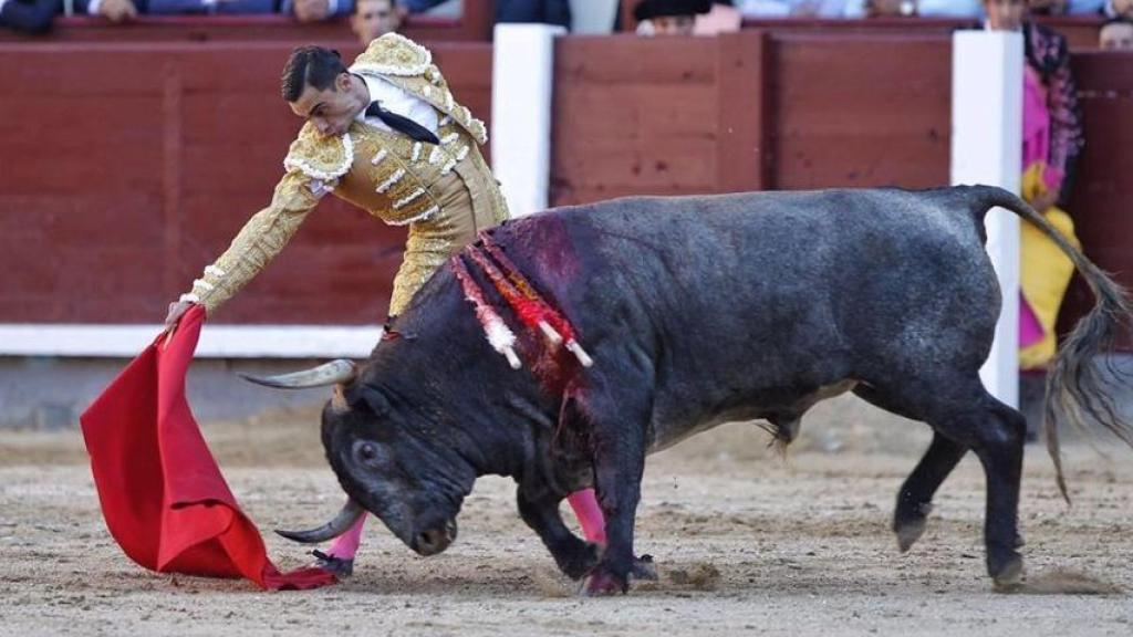 Derechazo de Paco Ureña al exigente 'Pastelero'