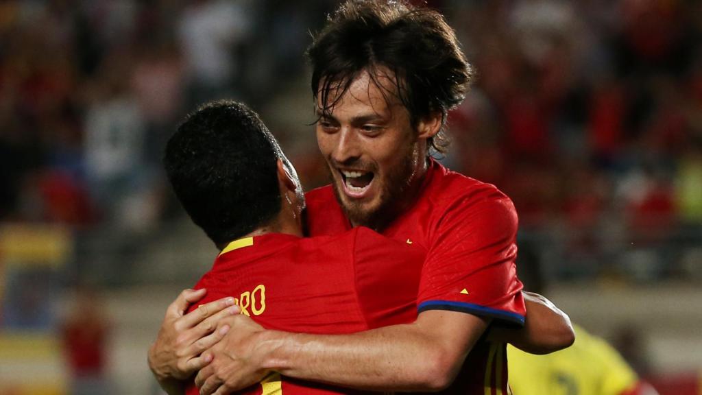 Silva celebra el primer gol.