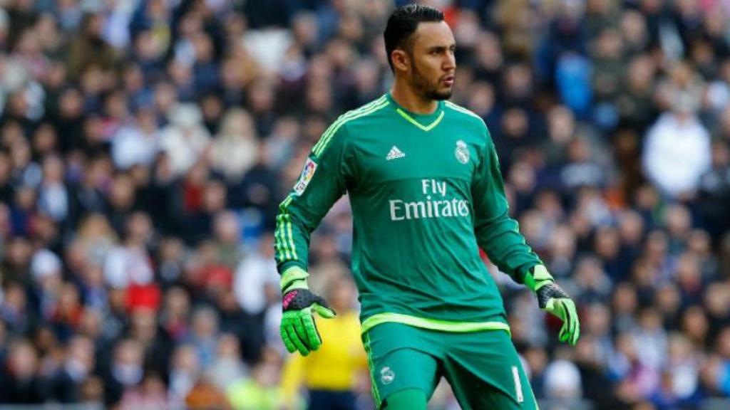 Keylor observa atento el juego