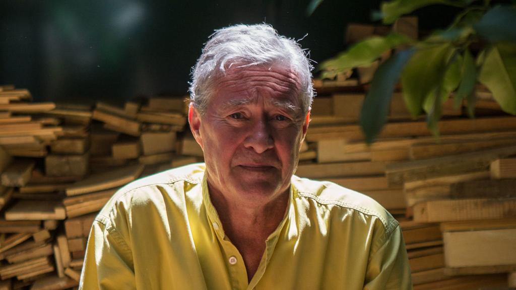 Jorge Verstrynge en su vivienda de Madrid.