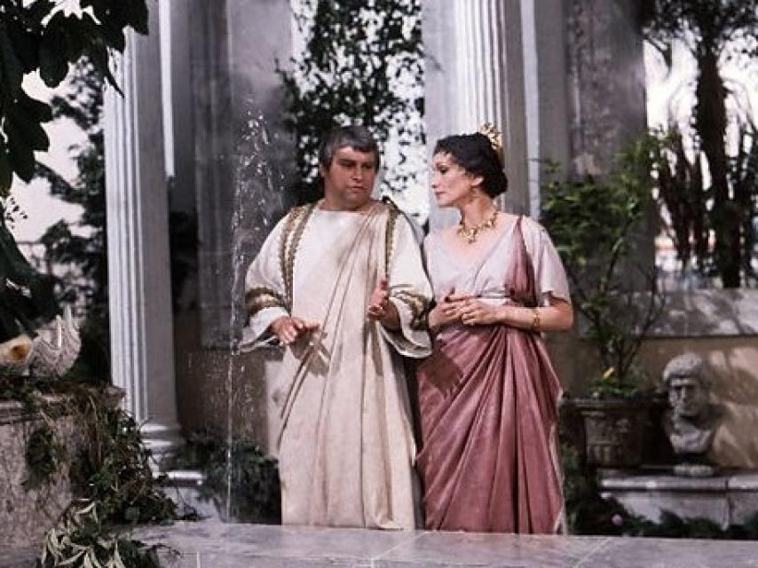 Brian Blessed como Augusto, y Siân Phillips como Livia, en la serie de la BBC, Yo, Claudio.