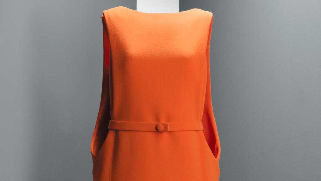 Vestdio de Cristóbal Balenciaga, del Museo que lleva su nombre en Guetaria.