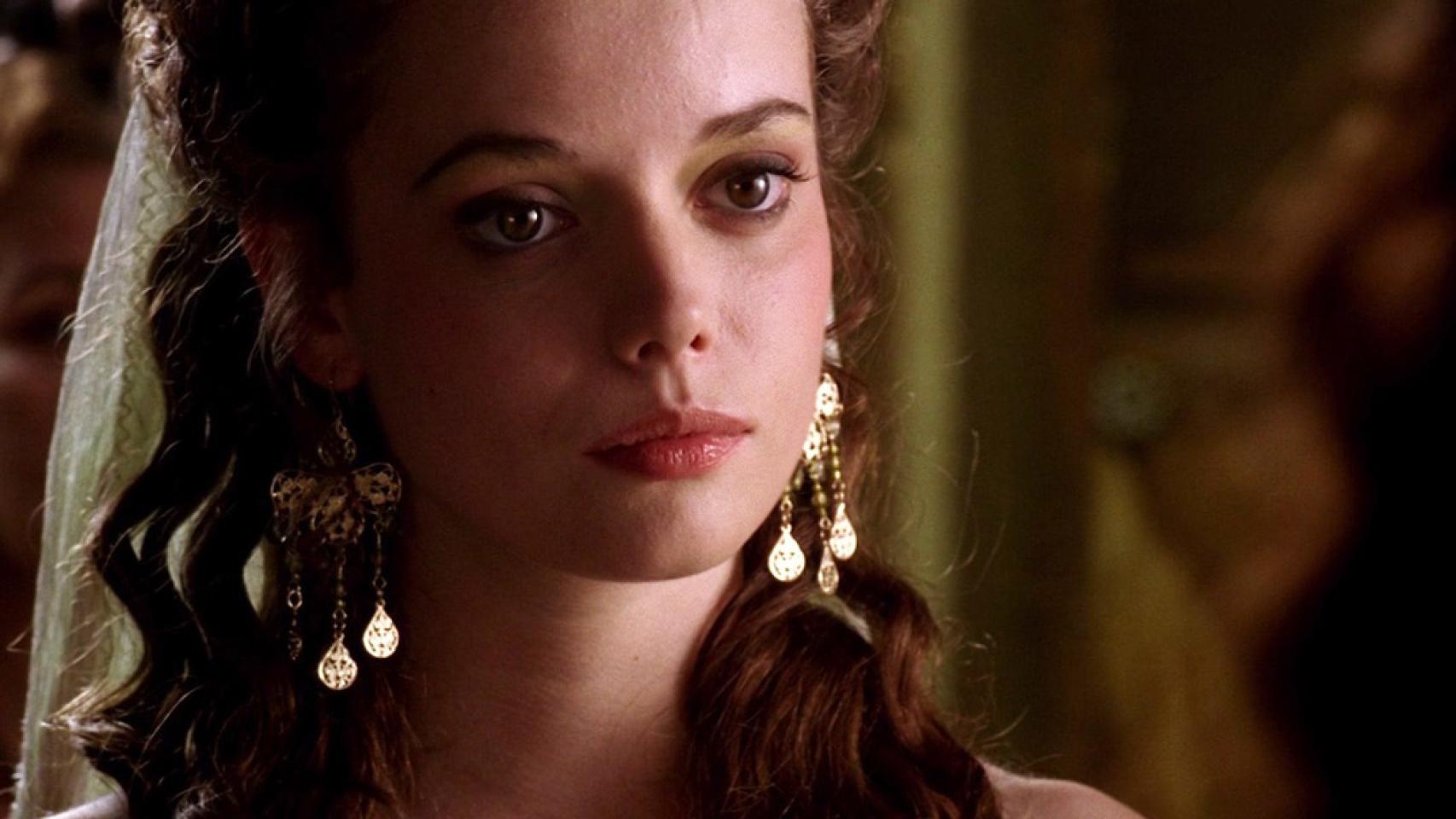 Alice Henley como Livia en la serie Roma.