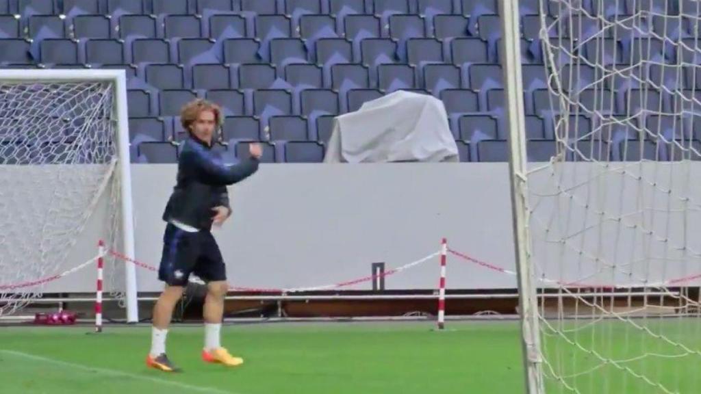 Griezmann, a lo Cristiano. Foto: Twitter (@fff)