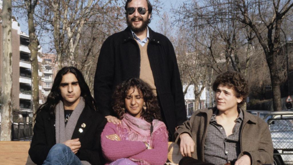 Manzano con Eloy de la Iglesia y Antonio y Rosario Flores, con los que grabó 'Colegas'.