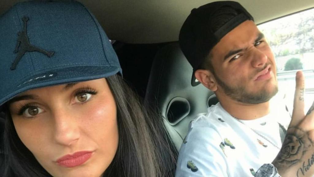 Theo Hernández con su novia. (@adrianapozueco)