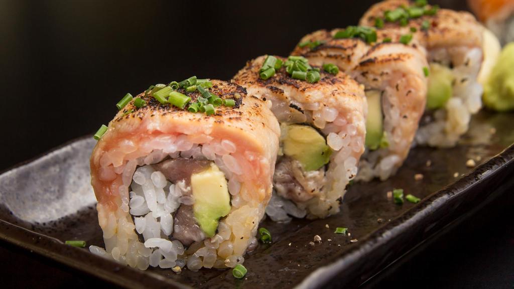 Maki de Toro Roll flambeado.