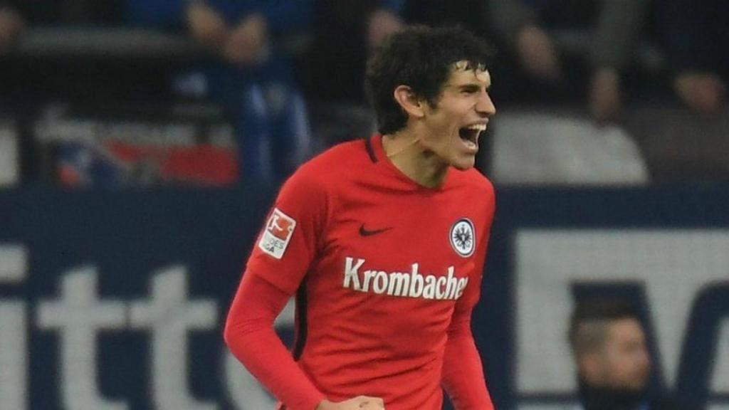 Vallejo, con el Eintracht. Foto. Twitter (eintracht_esp)
