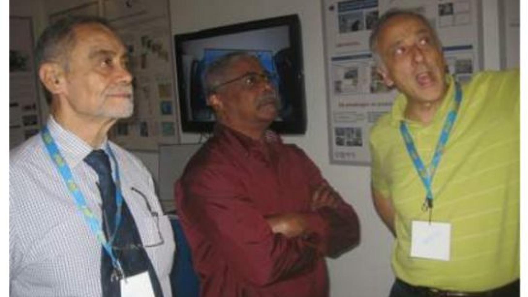 Guilherme Taveira (primero a la izquierda) en la Feria de Luanda en 2013.