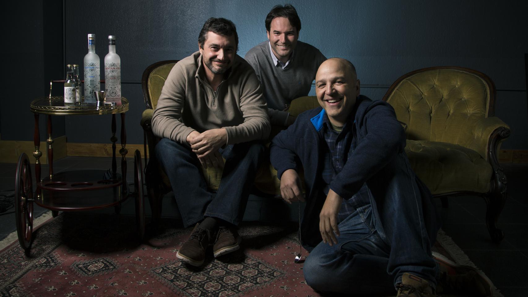 Los tres ingenieros que crearon la destilería. De izda. a dcha.: Javier Domínguez, Ramón Morillo y Víctor Fraile.