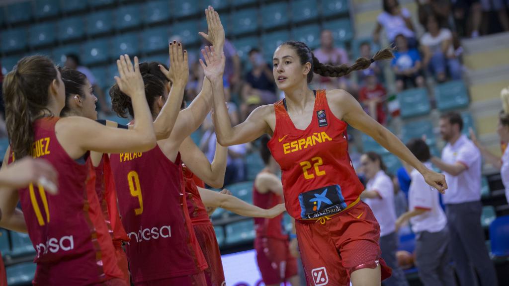 María Conde antes de un amistoso contra Italia.