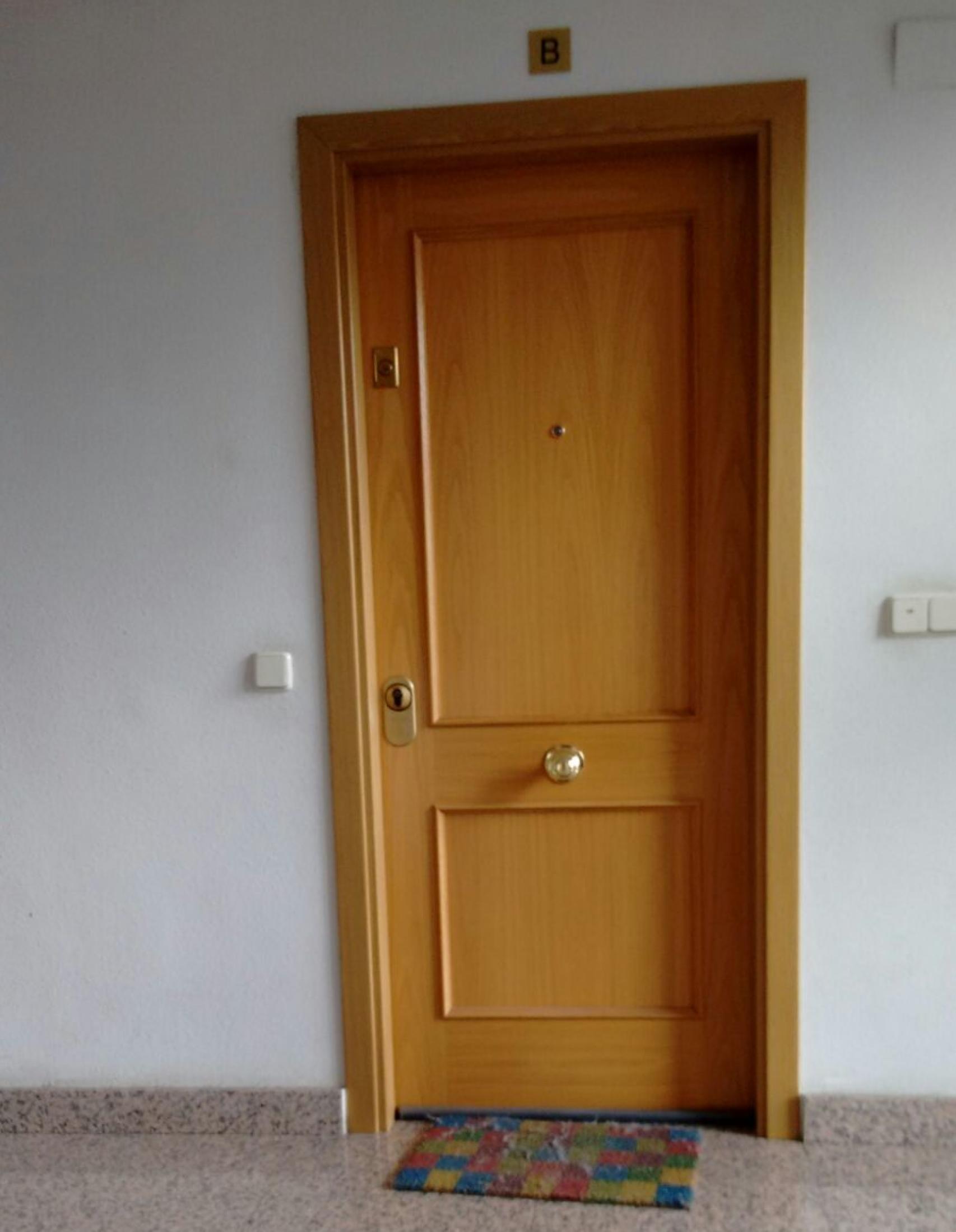 La puerta de la casa en la que residía Pedro Luis Gallego hasta ahora.