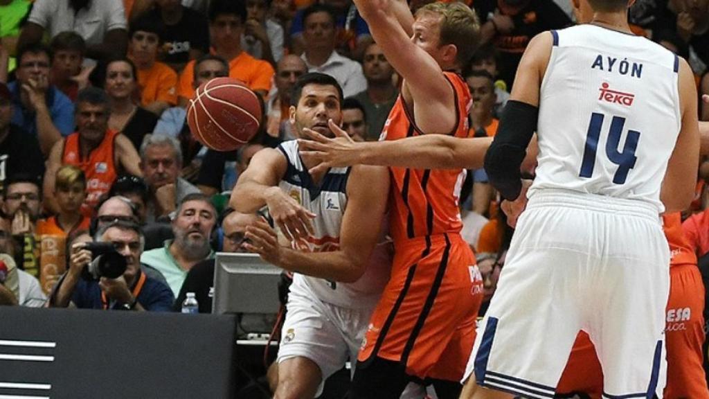 Felipe Reyes en el tercer partido ante Valencia. Foto: acb.com