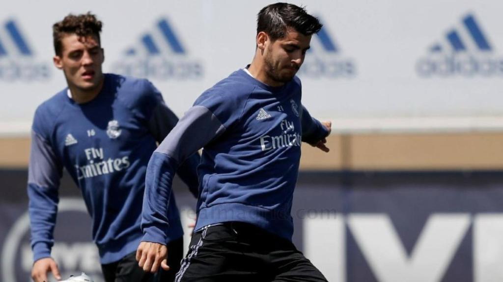 Morata dispara a portería
