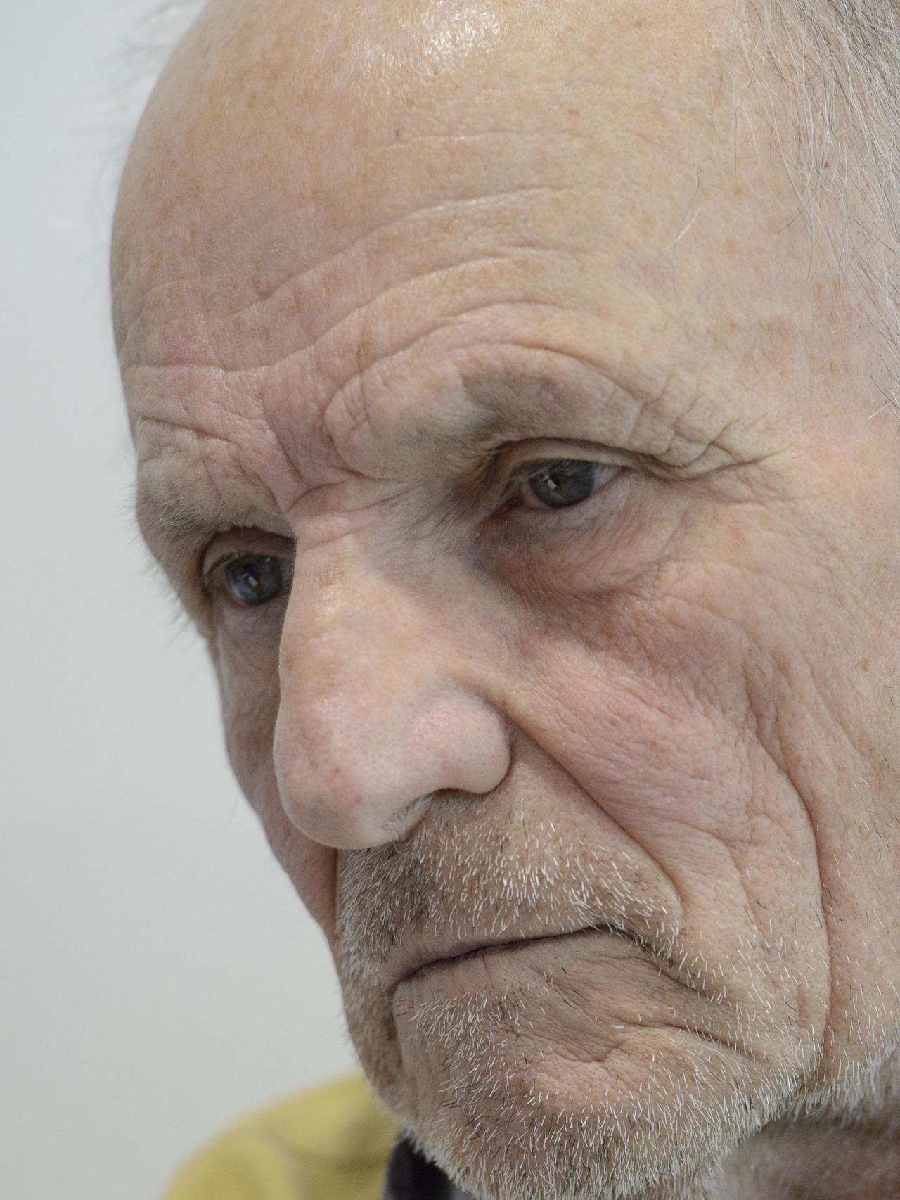 López nació el 6 de enero de 1936 en Tomelloso.