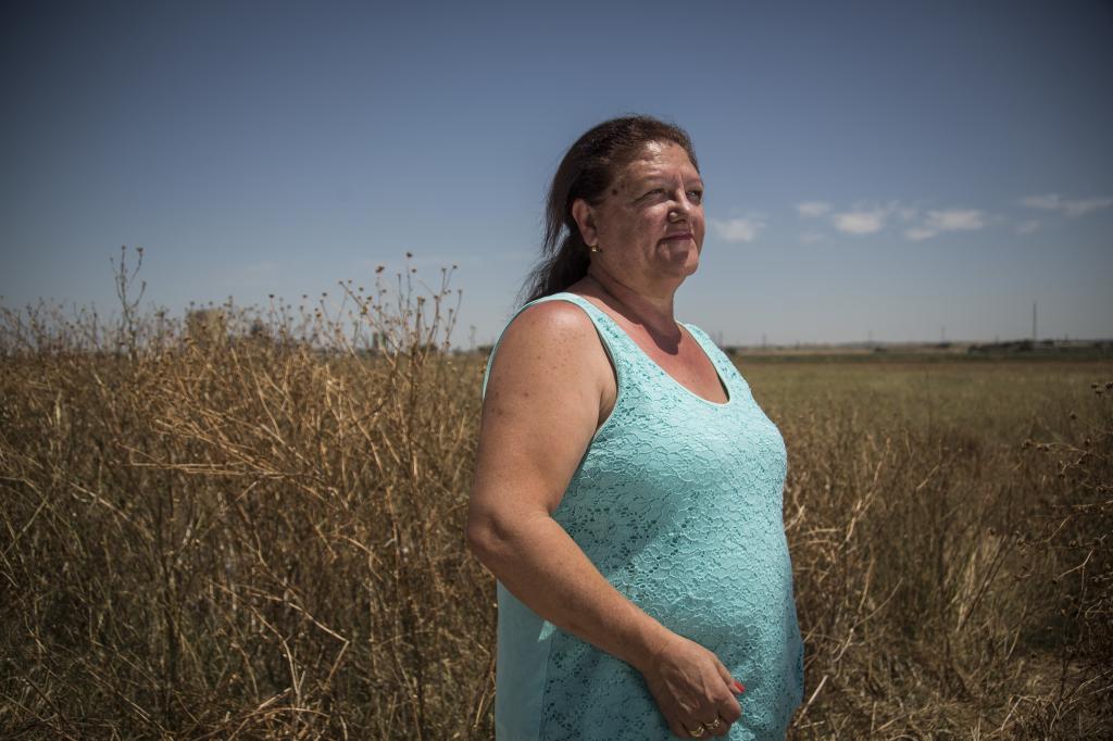 Juana se queja de que para el banco no está muerta ya que sigue pagando su hipoteca.