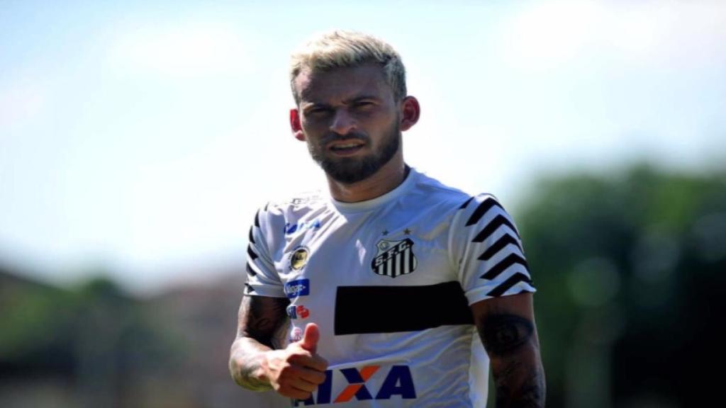 Lucas Lima posa ante los fotógrafos. Foto: Twitter (@lucaslima)