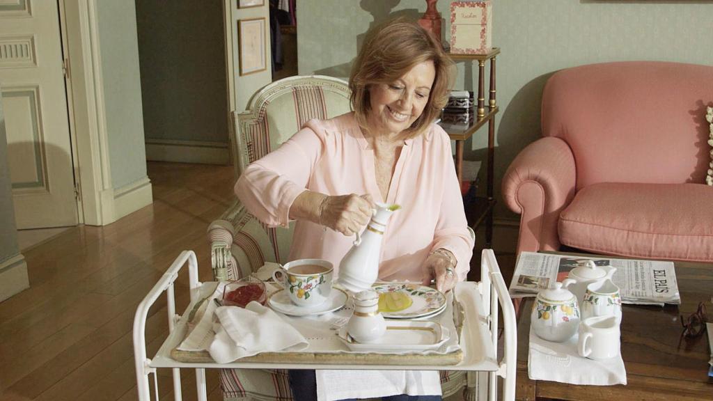 María Teresa, desayunando en su casa de Las Rozas.