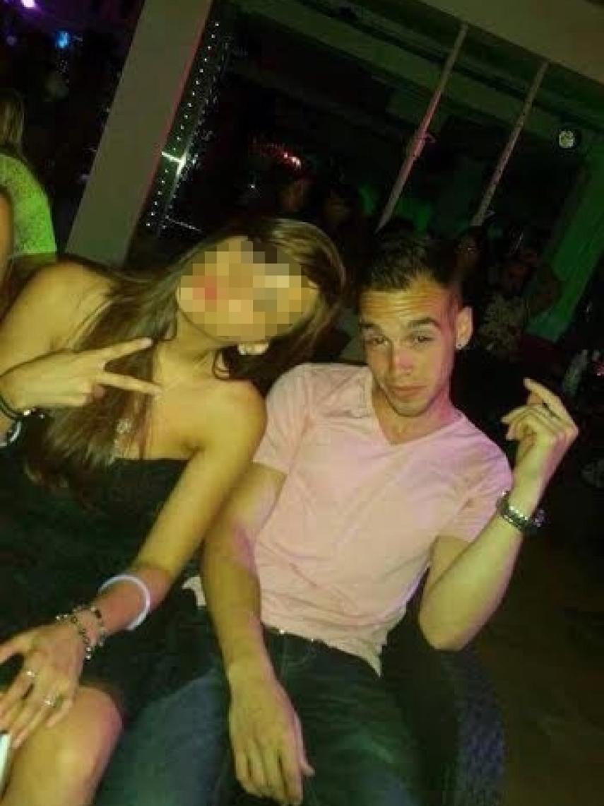 El Cuco trabaja en Francia como modelo en campañas publicitarias.