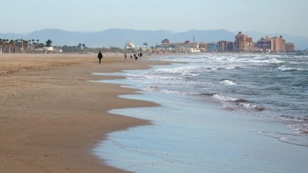 Playa de La Patacona donde se ha producido el avistamiento del escualo.