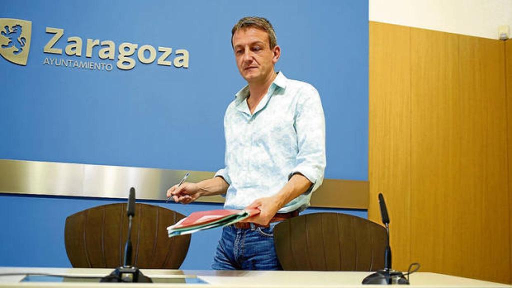 Fernando Rivarés: (Zaragoza, 1970). Político.