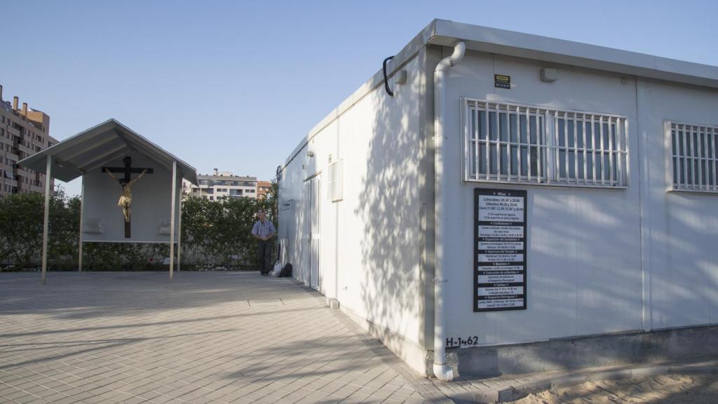 Así es la parroquia de Nuestra Señora de Nazaret, en Vallecas.