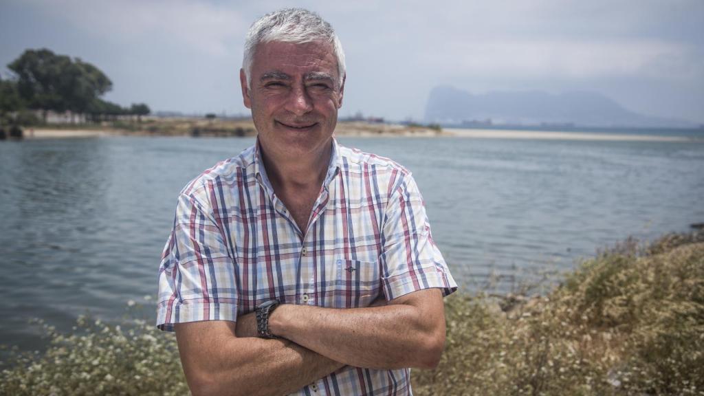 Francisco Mena, junto a la desembocadura del río Guadarranque.