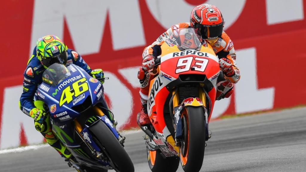 Márquez y Rossi durante el Gran Premio de Holanda.