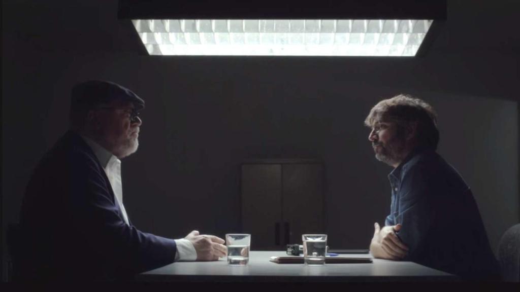 El excomisario José Manuel Villarejo y Jordi Évole en un momento de la entrevista.