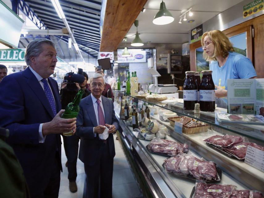 El ministro en plena promoción de las tapas como Patrimonio Cultural Inmaterial.