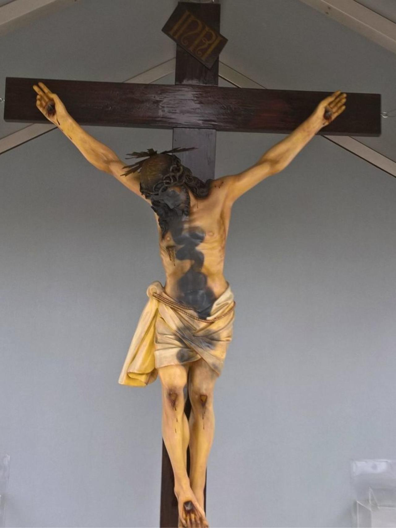 Así quedó el Cristo profanado de Vallecas.