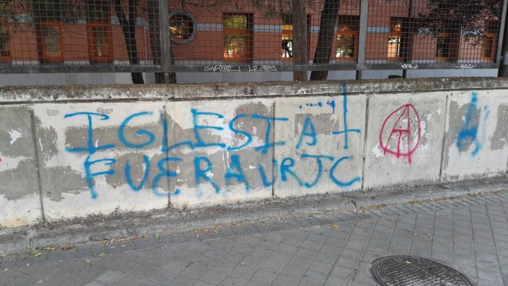Los atacantes piden expulsar a la Iglesia de la URJC.