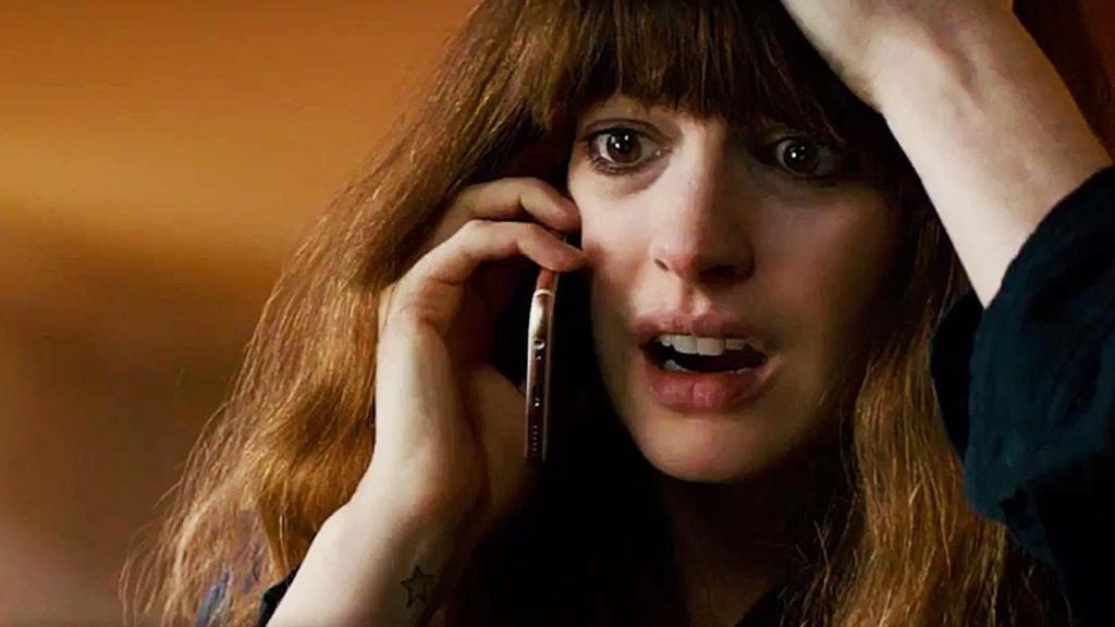 Anne Hathaway es la protagonista de Colossal.