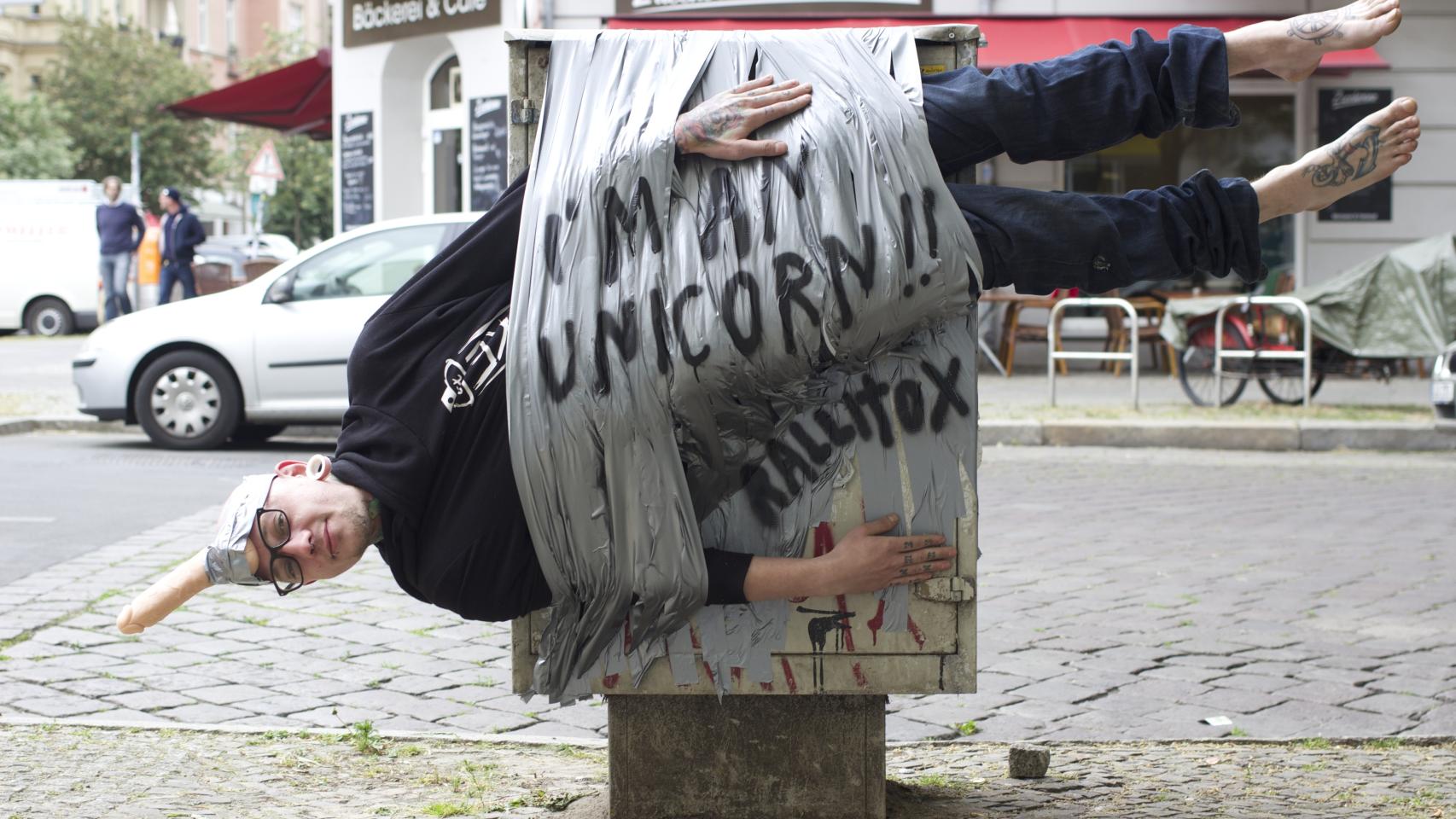 Soy un unicornio reza el mensaje de esta obra de Rallitox. La imagen ha dado la vuelta al mundo