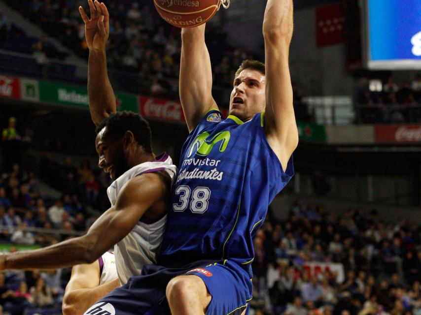 Arteaga con Estudiantes.