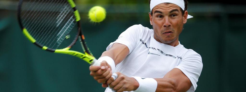 Nadal, durante un partido de exhibición ante Berdych antes de Wimbledon.