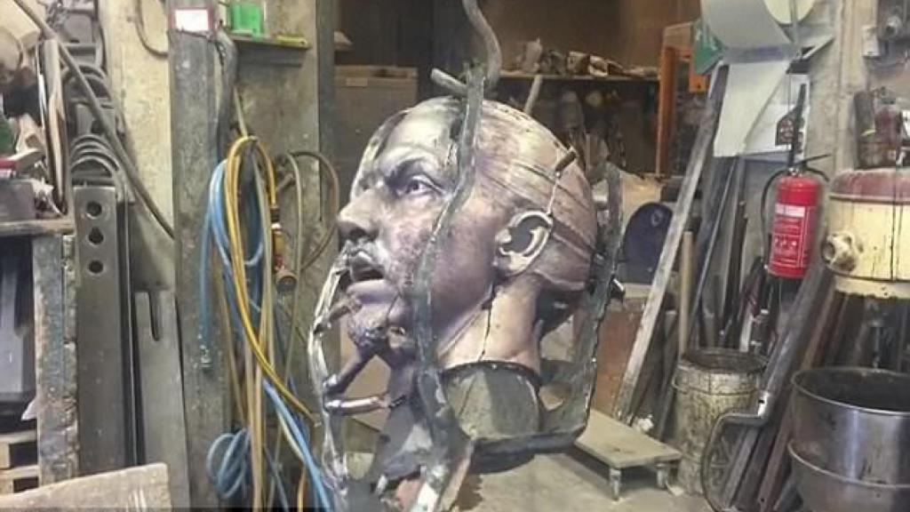 La estatua de Ibrahimovic.