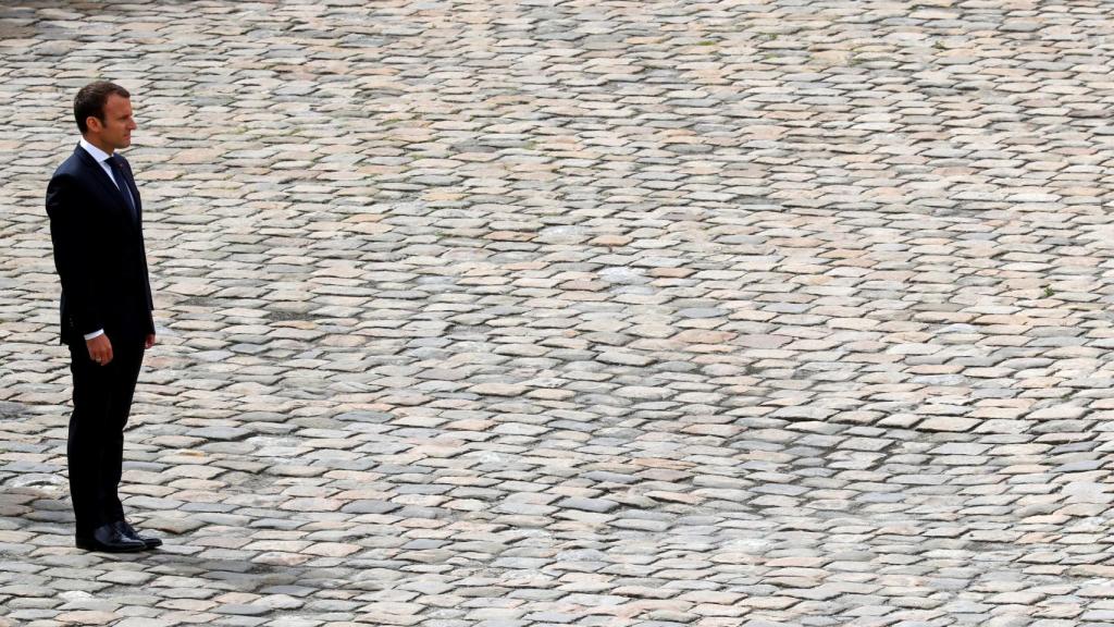Macron, durante una ceremonia en Los Invalidos de París