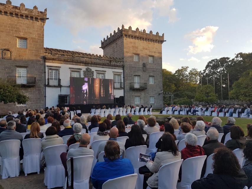 Espectadores en el pazo quiñones de León, en Vigo.