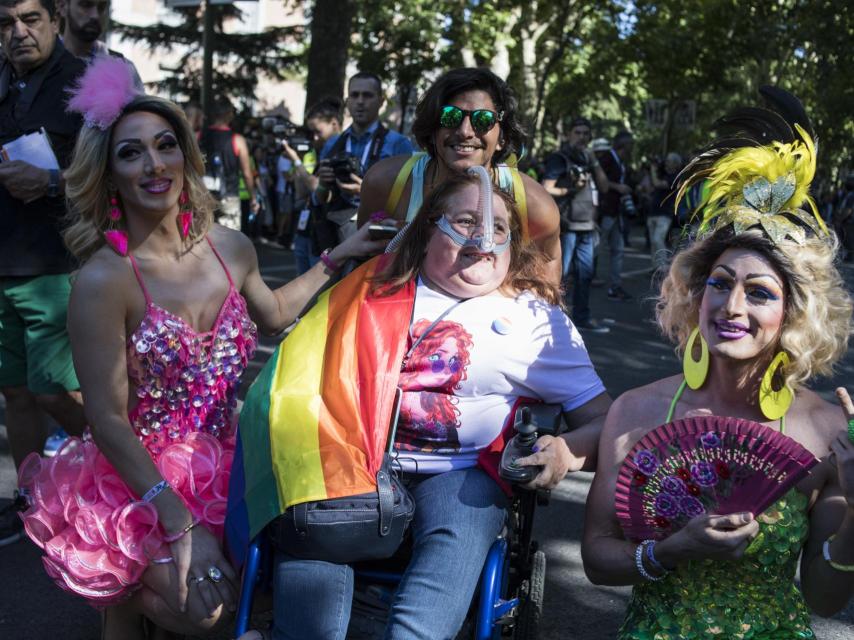 Isabel fue reclamada por decenas de fotógrafos.