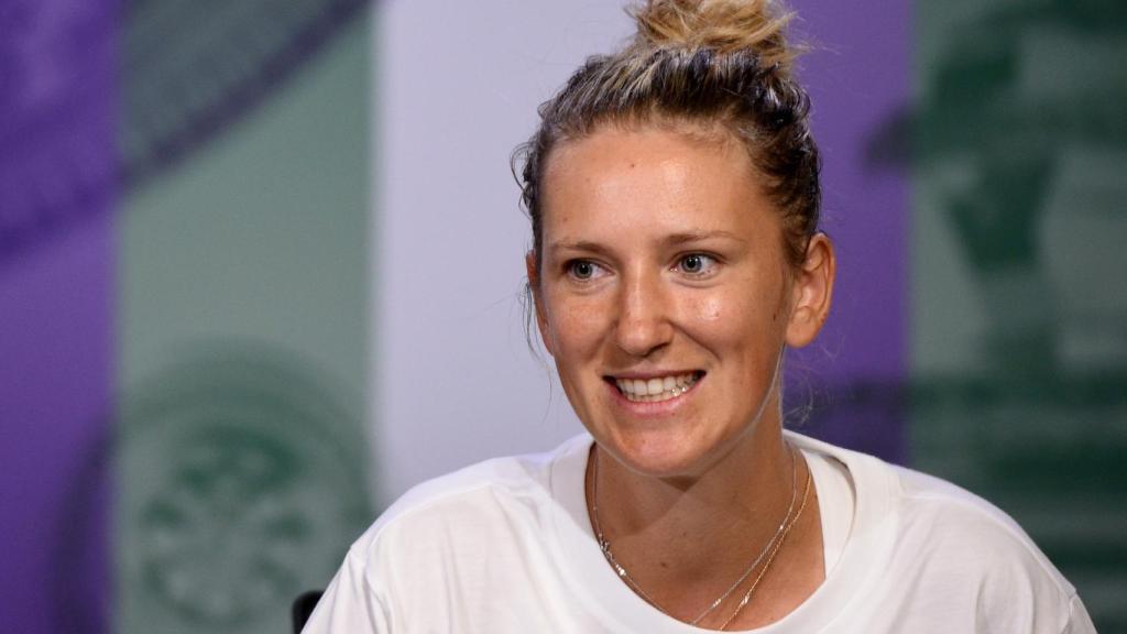 Azarenka, atendiendo a la prensa en Wimbledon.