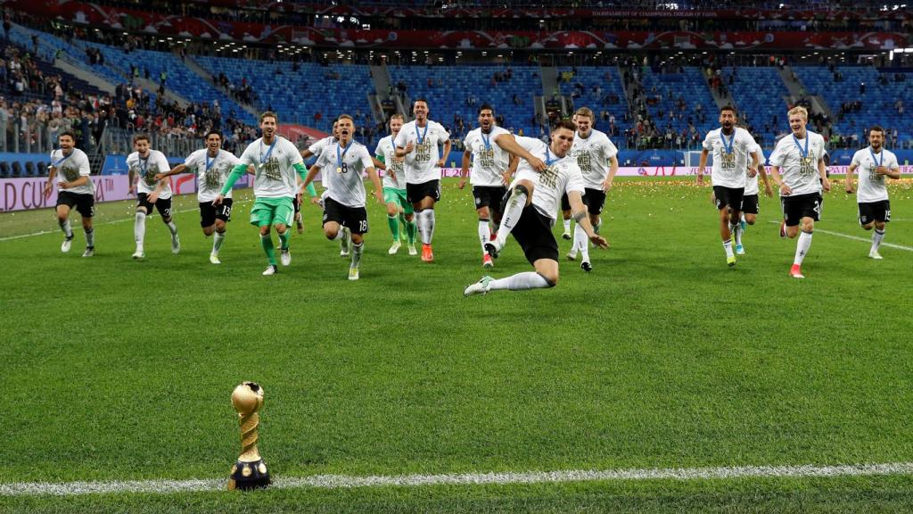 Los alemanes celebran el título de la Confederaciones.