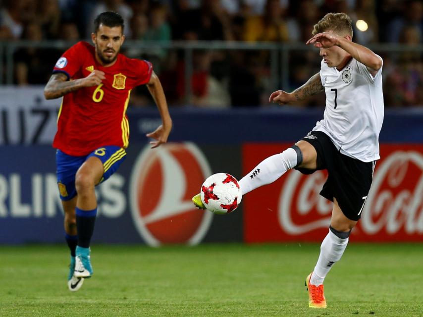 Meyer dispara durante la final contra España.