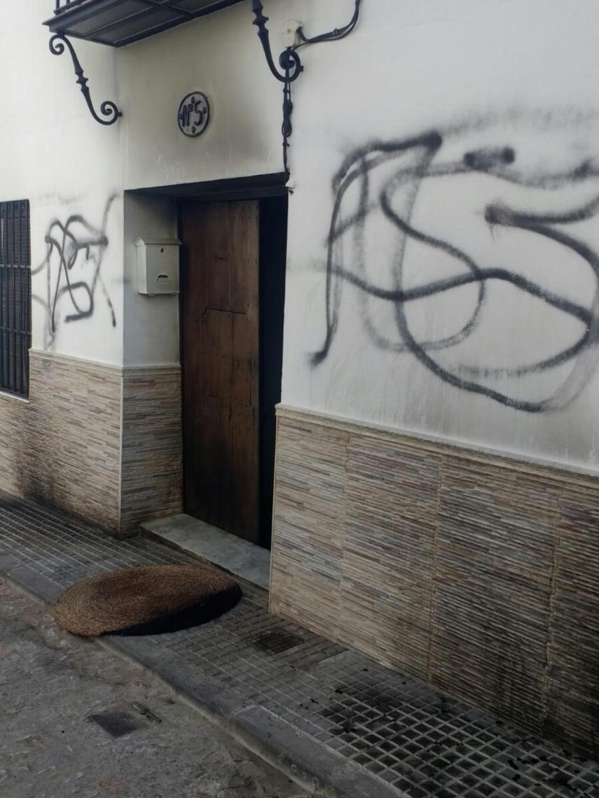 Exterior de la casa que quemó Manuel González.