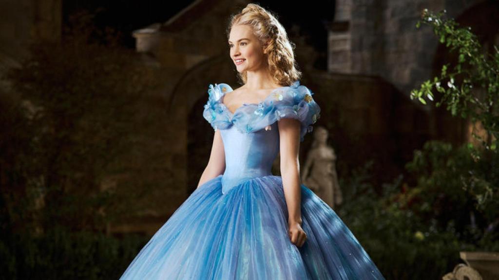 Imagen de la película Cenicienta de Kenneth Branagh (2015).